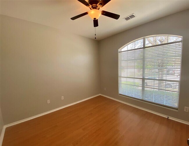 Building Photo - 1709 Bowerton Dr