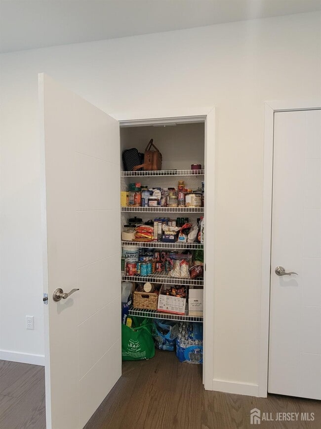 Building Photo - 231 Lorhan Dr