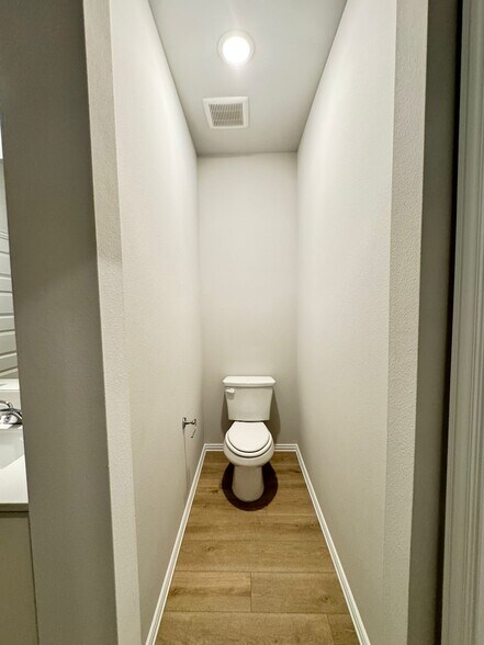 Building Photo - 2022 Sycamore Ridge Trl