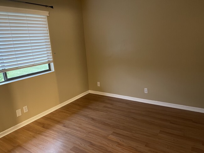 Building Photo - 7701 Baymeadows Cir W