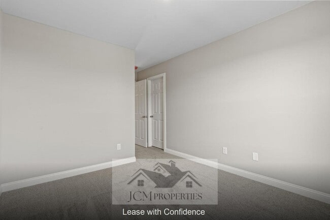 Building Photo - 905 Camden Ct