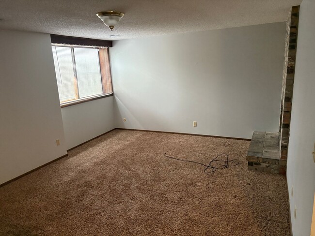Building Photo - Beautiful 3 Bed 2 bath Home