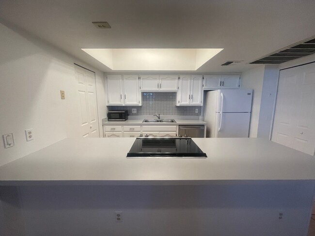 Building Photo - Spacious Remodeled 2 Bed/2Bath Condo!