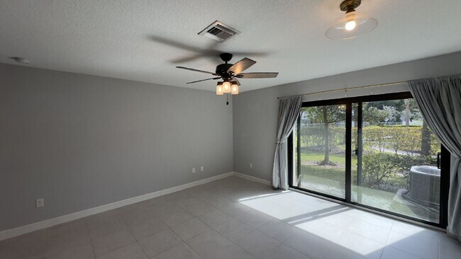 Building Photo - 4230 Napoli Lake Dr