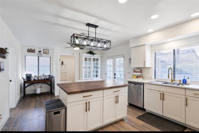 Building Photo - 712 Glen Abbey Cir