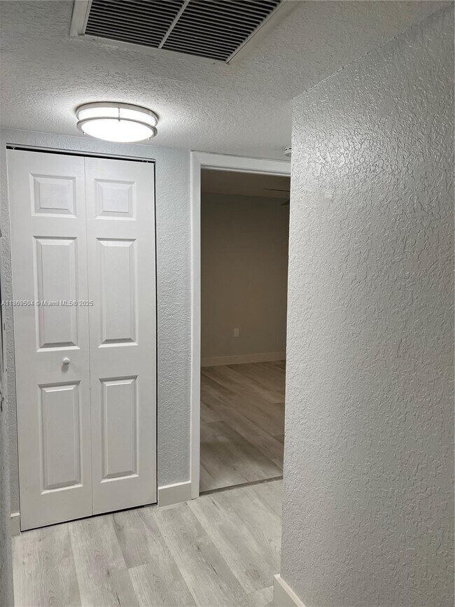 Building Photo - 2871 N Oakland Forest Dr