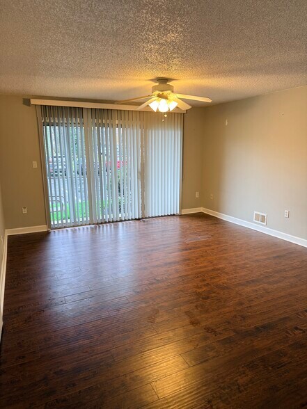 Building Photo - 32 Holly Ct