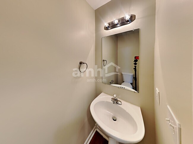 Building Photo - 4012 Wellington Ct