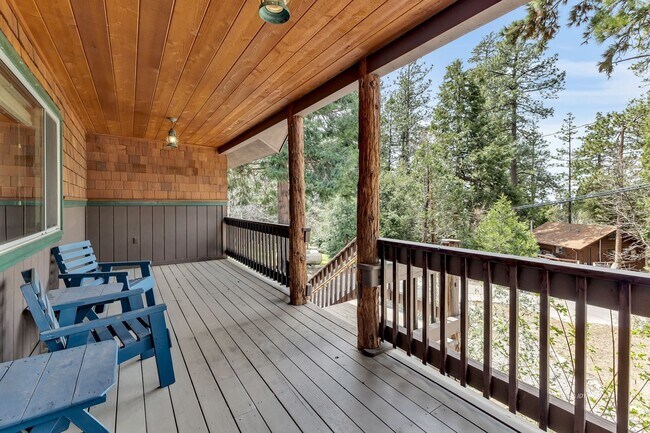 Building Photo - Mountain Lodge Home 1 Mile Away from the C...