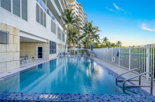 Building Photo - 704 N Ocean Blvd