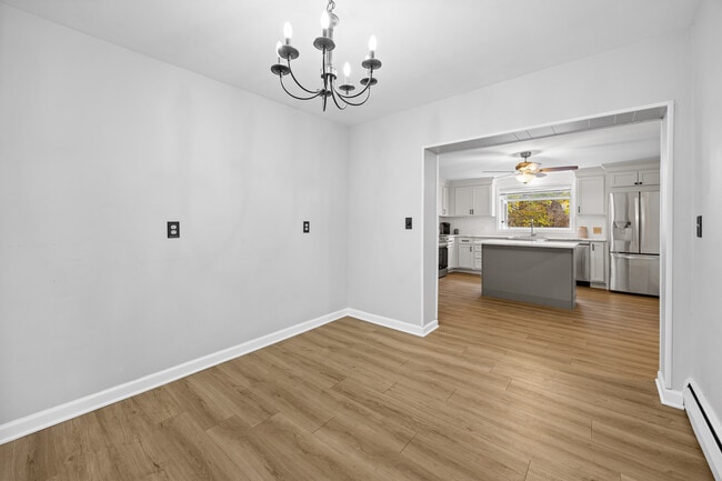 Building Photo - 678 Bartholomew Rd