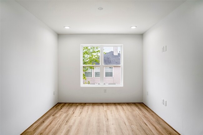 Building Photo - 15000 S Richmond Ave