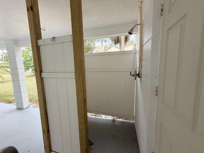 Building Photo - "Charming 2-Bedroom Duplex Retreat in New Port Richey - Perfect for Cozy Living!"