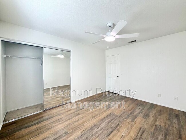 Building Photo - 8182 Bon View Dr