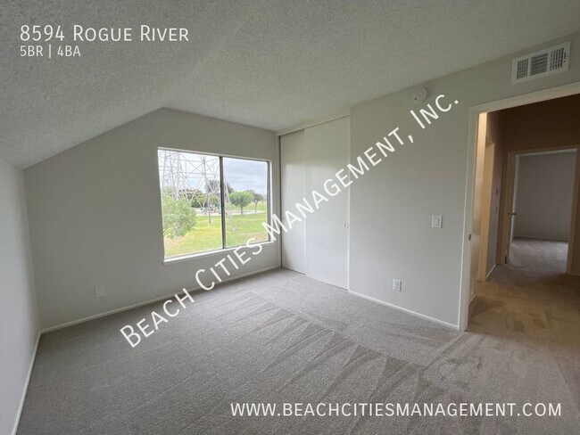 Building Photo - 8594 Rogue River Ave
