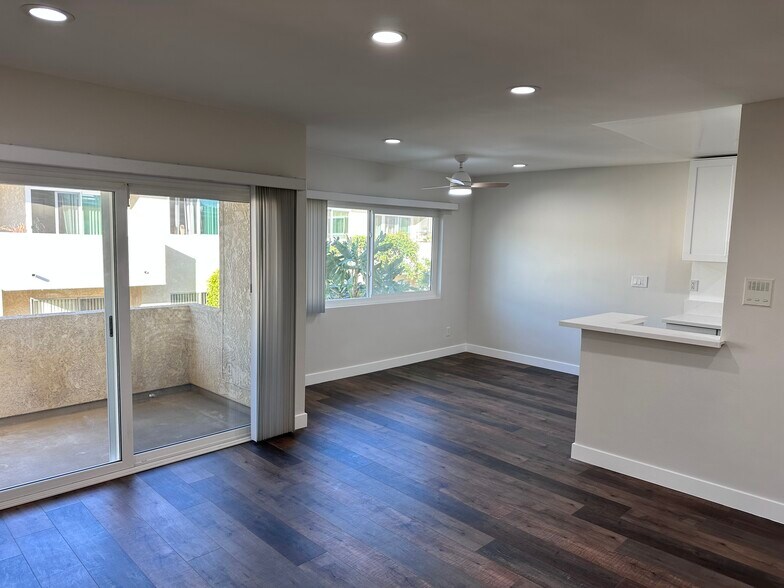 Building Photo - 5328 Newcastle Ave