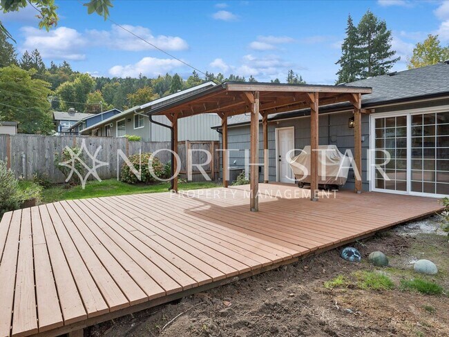 Building Photo - Charming Updated One-Level Home with Spacious Yard in Lake Oswego