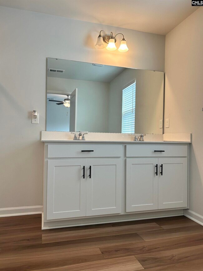 Building Photo - 1449 Tanreall Dr