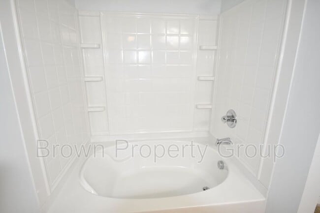 Building Photo - 1816 Tryon Dr