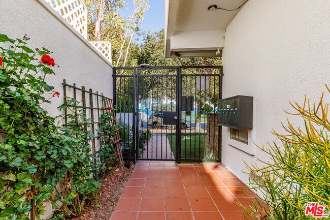 Building Photo - 722 Lincoln Blvd