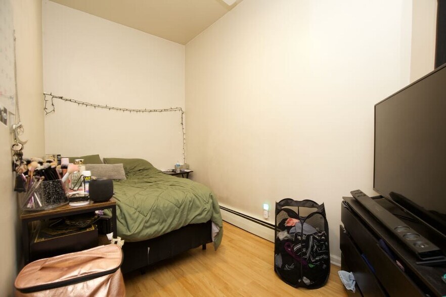 Building Photo - 1475 W Erie St