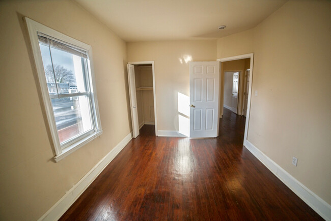 Building Photo - Spacious Kingman Park Apartment! One Bed P...