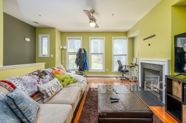 Building Photo - 9 Yogurt Ln