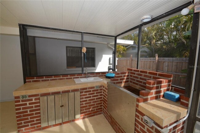 Building Photo - 1313 Mango Ave