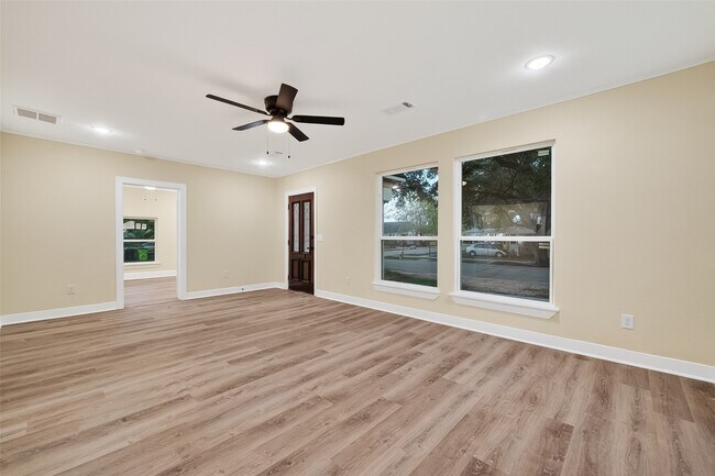 Building Photo - 2725 Avenue F