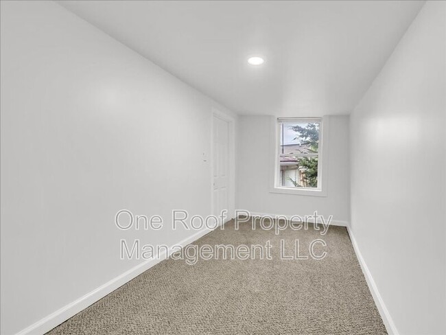 Building Photo - 324 N Hardesty