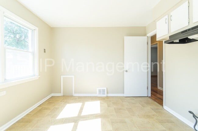 Building Photo - 14209 Emery Ave