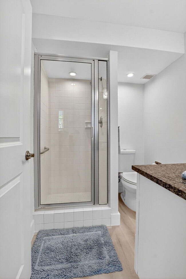 Building Photo - 8 Royal Palm Way