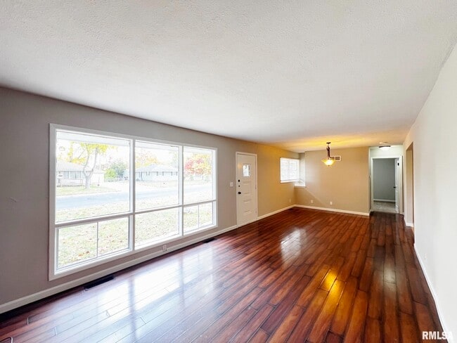 Building Photo - 2109 N Windermere Ave