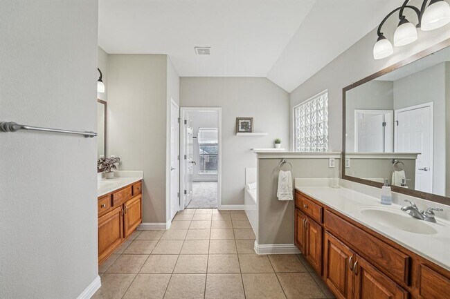 Building Photo - 1206 Canyon Maple Rd