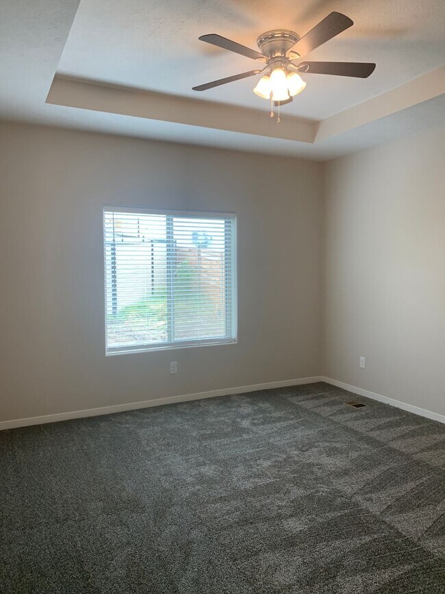 Building Photo - New 3 bedroom/3 bath ranch townhome in SE Lincoln