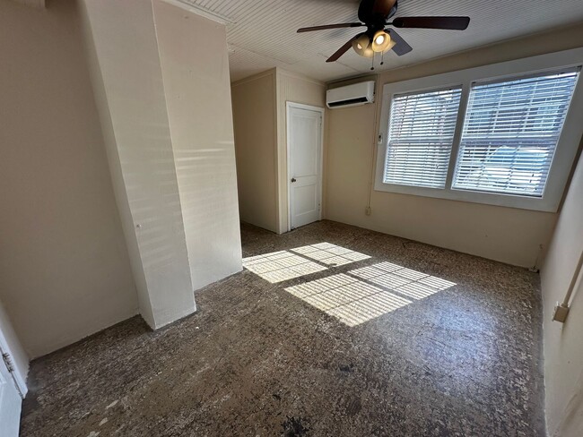 Building Photo - 2 Bedroom Walkable to Campus Pre-Leasing f...