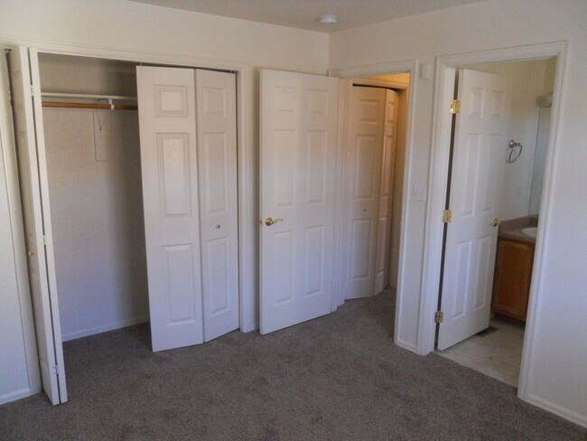 Building Photo - ALL PROSPECTIVE TENANTS MUST SUBMIT A $58 ...