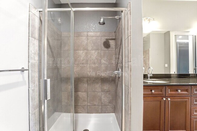 Building Photo - 150 E Robinson St