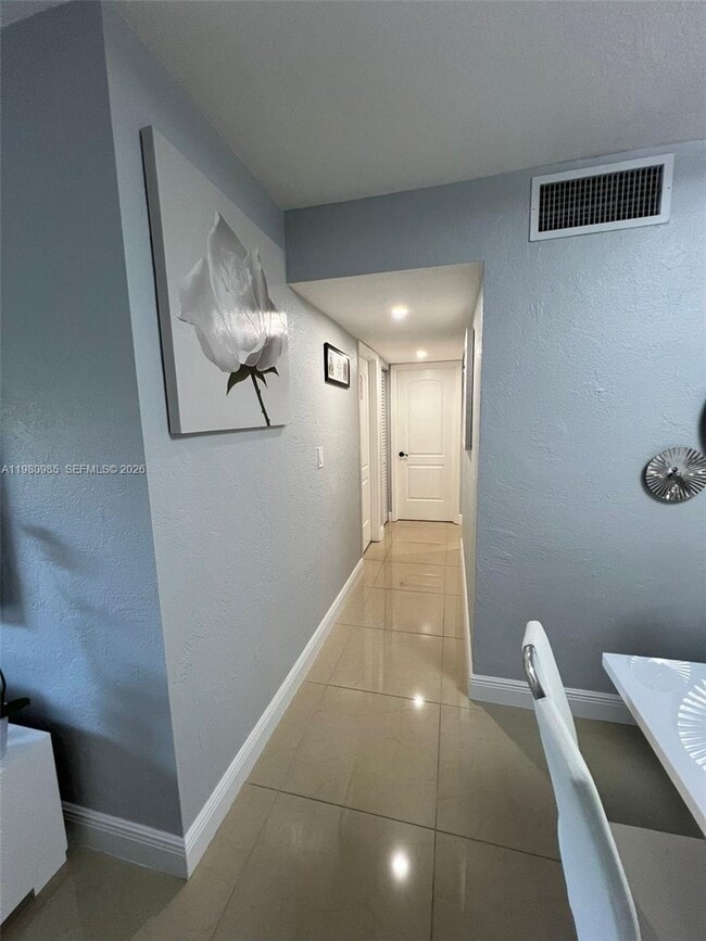 Building Photo - 13715 Kendale Lakes Cir