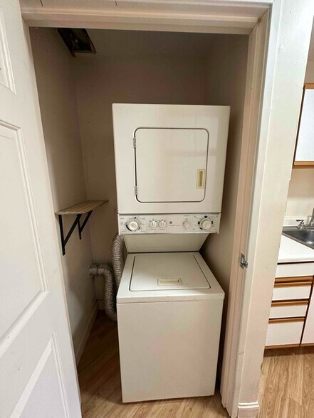 Building Photo - 1512 1st St E