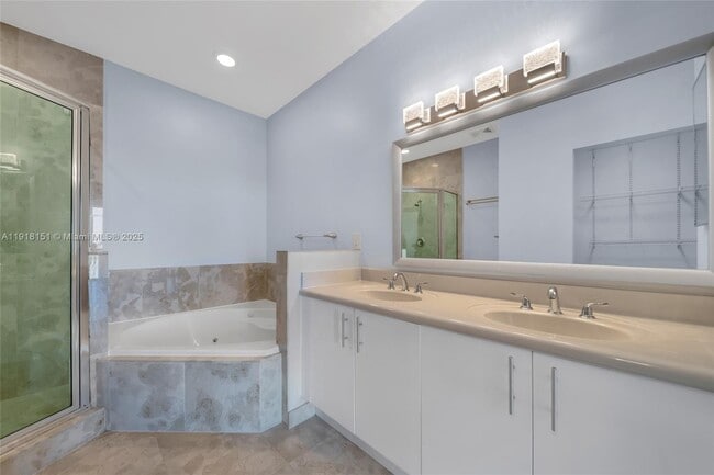 Building Photo - 7900 Harbor Island Dr