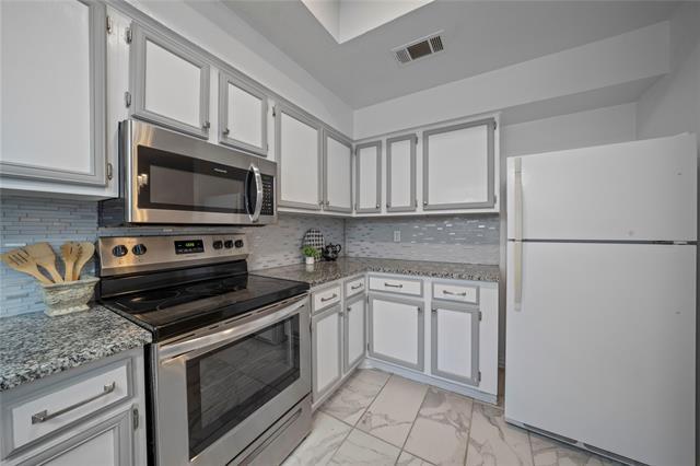 Building Photo - 9910 Royal Ln