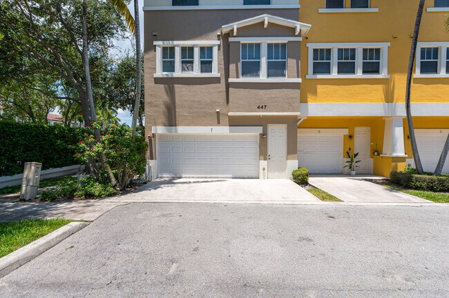 Building Photo - 750 Millbrae Ct
