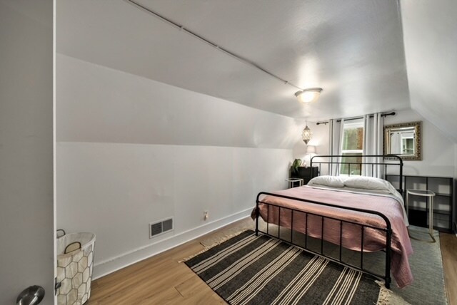 12_Bedroom 2 - 4003 Devine St