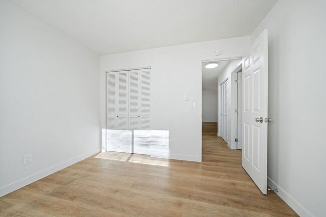 Building Photo - Fully Remodeled 2?Bedroom Apartment in Buckman Neighborhood