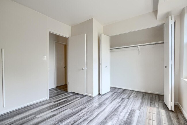 Building Photo - 14 Mountbatten Ct