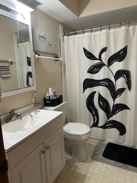 Building Photo - 183 Blakeford Dr