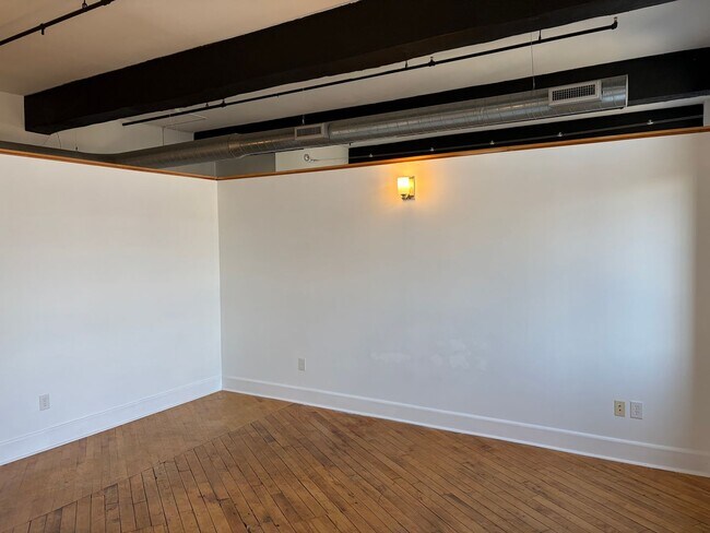 Building Photo - Sleek Manhattan Style Urban Condo Now Available in Byrne Lofts