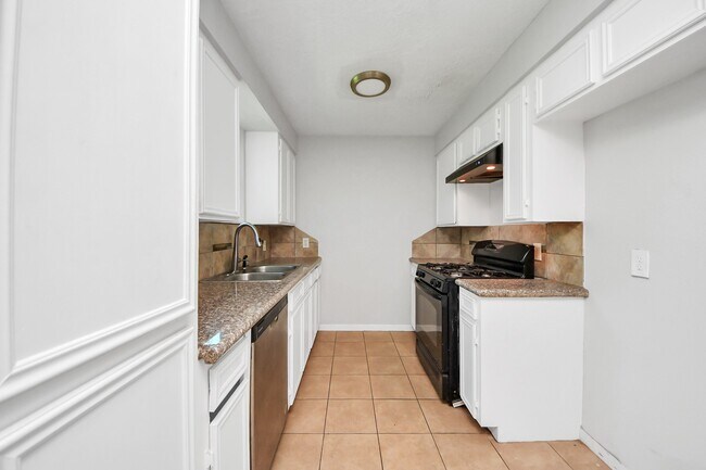 Building Photo - 12610 Chiswick Rd