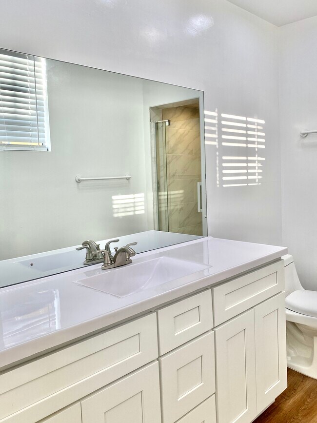 #1 - 2456 Arizona Ave